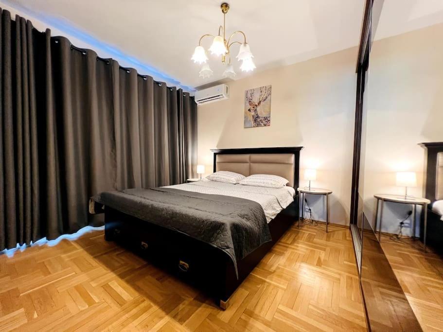 Central Royal Luxury Flat With 2 Bdr & 2 Balconies