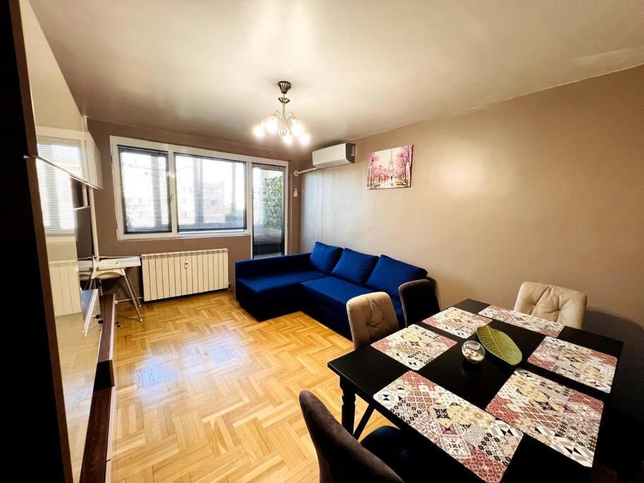 Apartment Central Royal Luxury Flat With 2 Bdr & 2 Balconies Bucharest