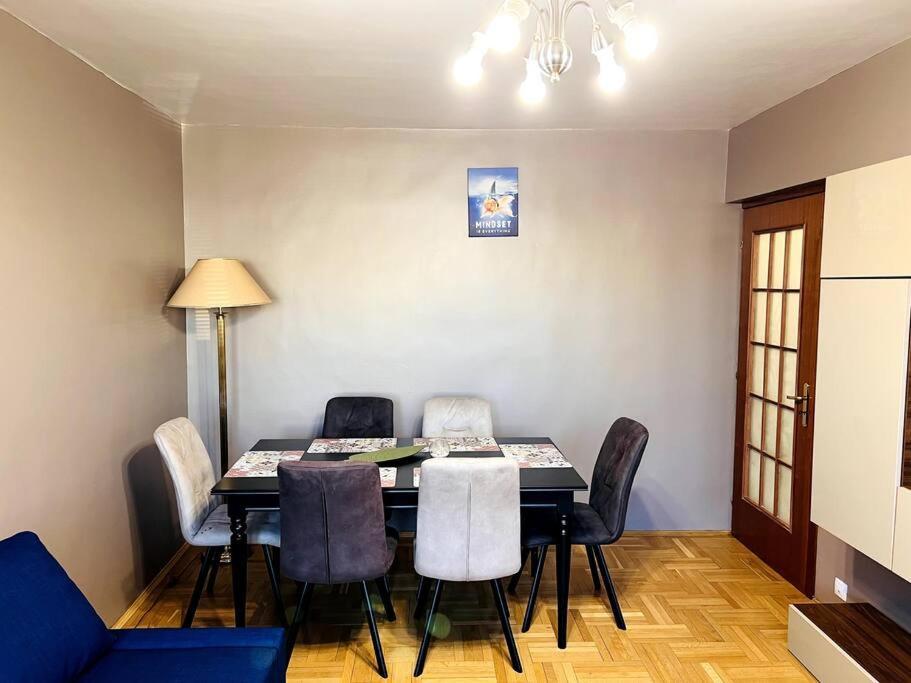 Central Royal Luxury Flat With 2 Bdr & 2 Balconies Apartment Bucharest