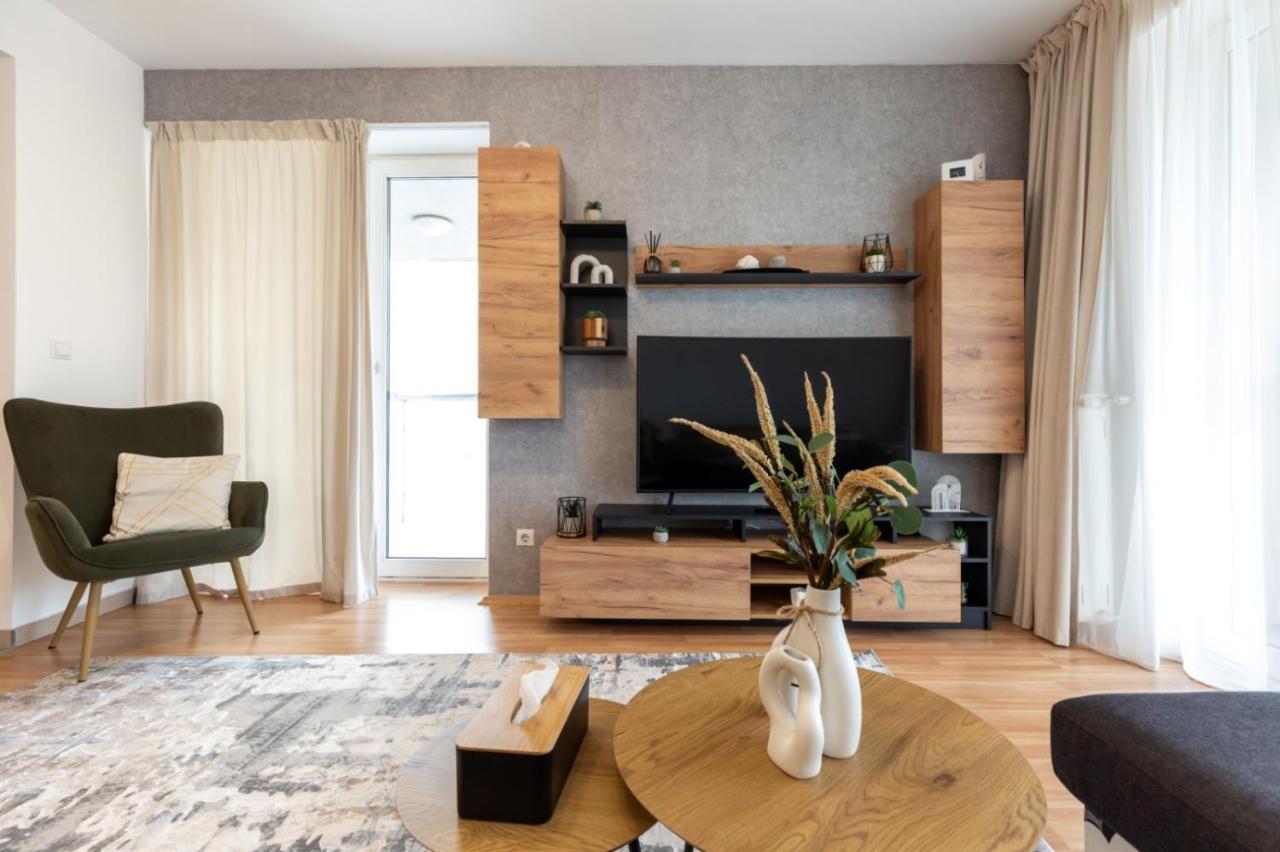 Apartment Eme-rose Condo, Free Guarded Parking & Gym *