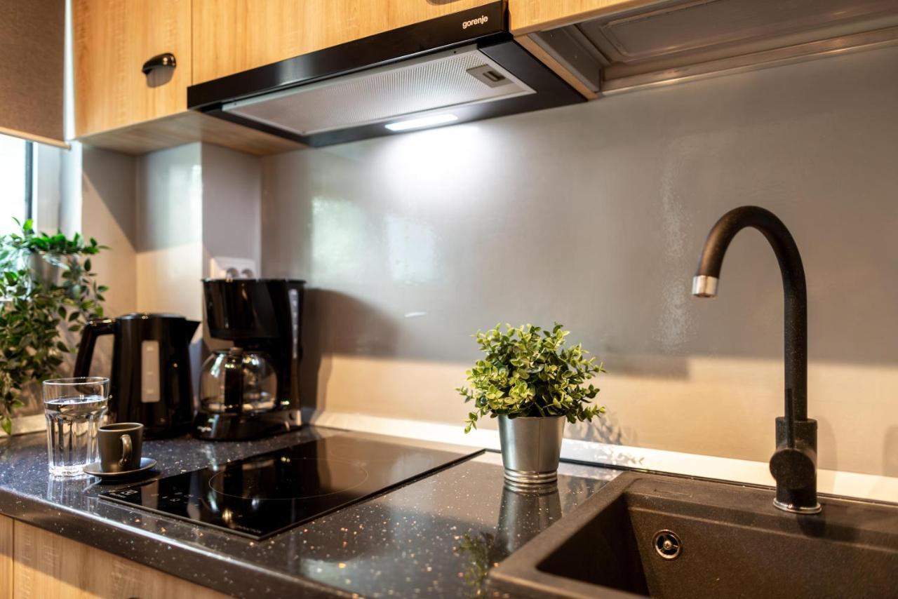 Charming With Parking - The Perfect Getaway Apartment *