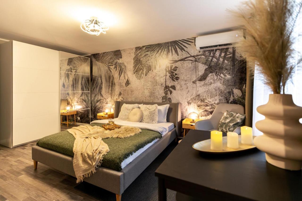 Charming With Parking - The Perfect Getaway Apartment *