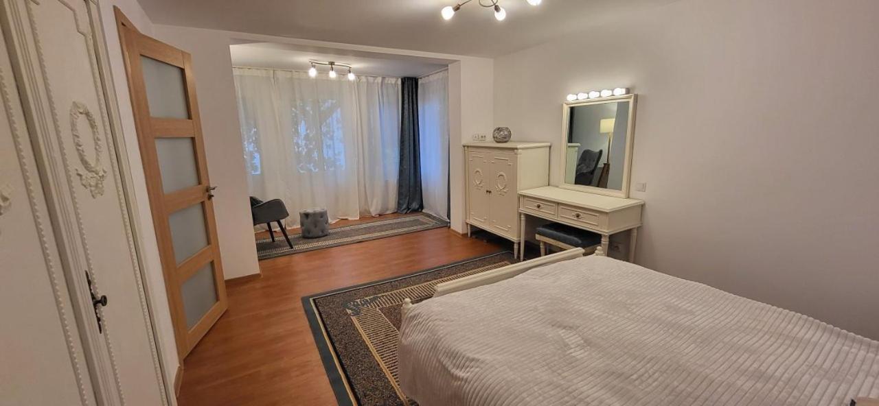 Cotroceni Upstairs Apartment Bucharest