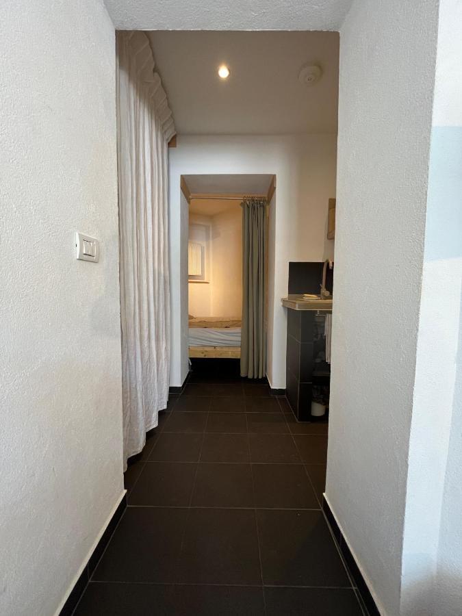 Old Town Napoleon Crib Apartment *