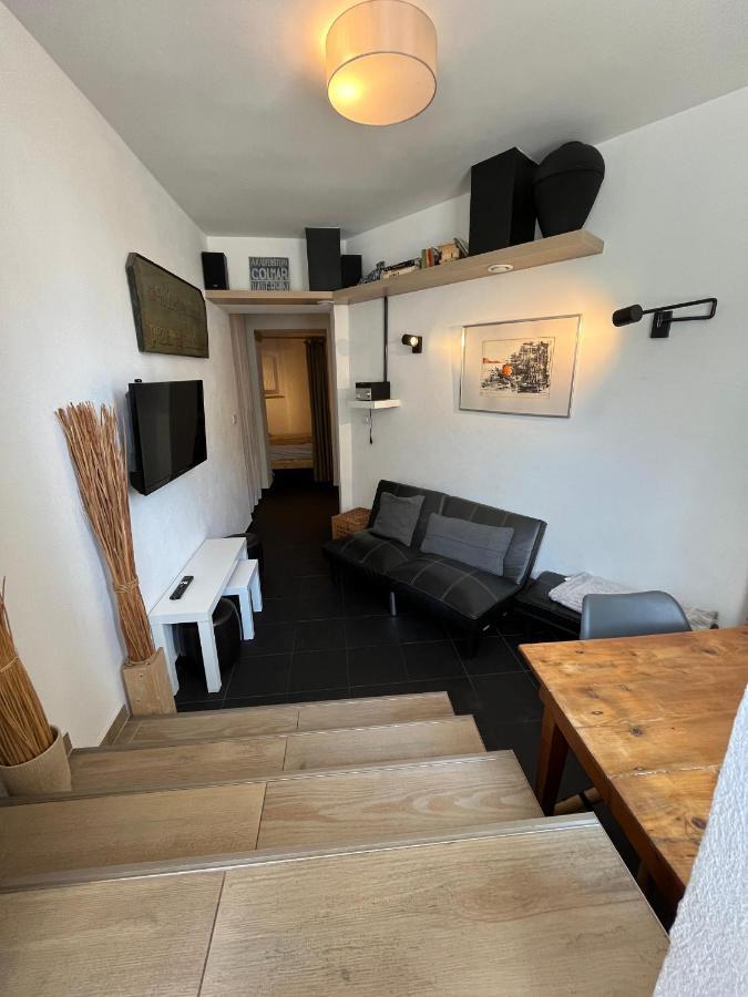 Old Town Napoleon Crib Apartment *