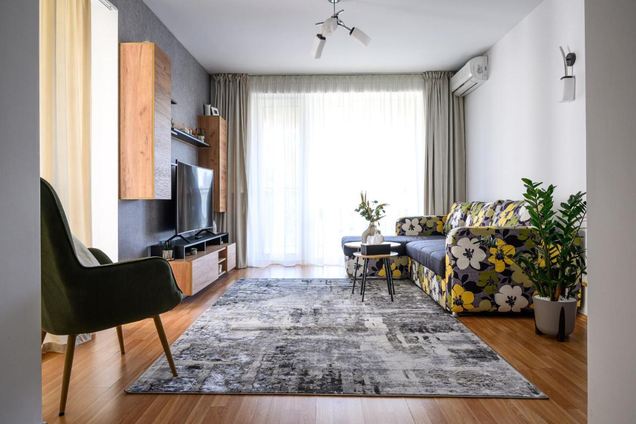 Eme-rose Condo, Free Guarded Parking & Gym
