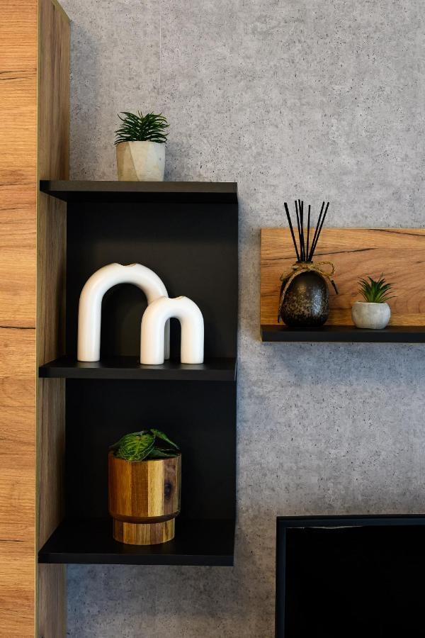 Eme-rose Condo, Free Guarded Parking & Gym