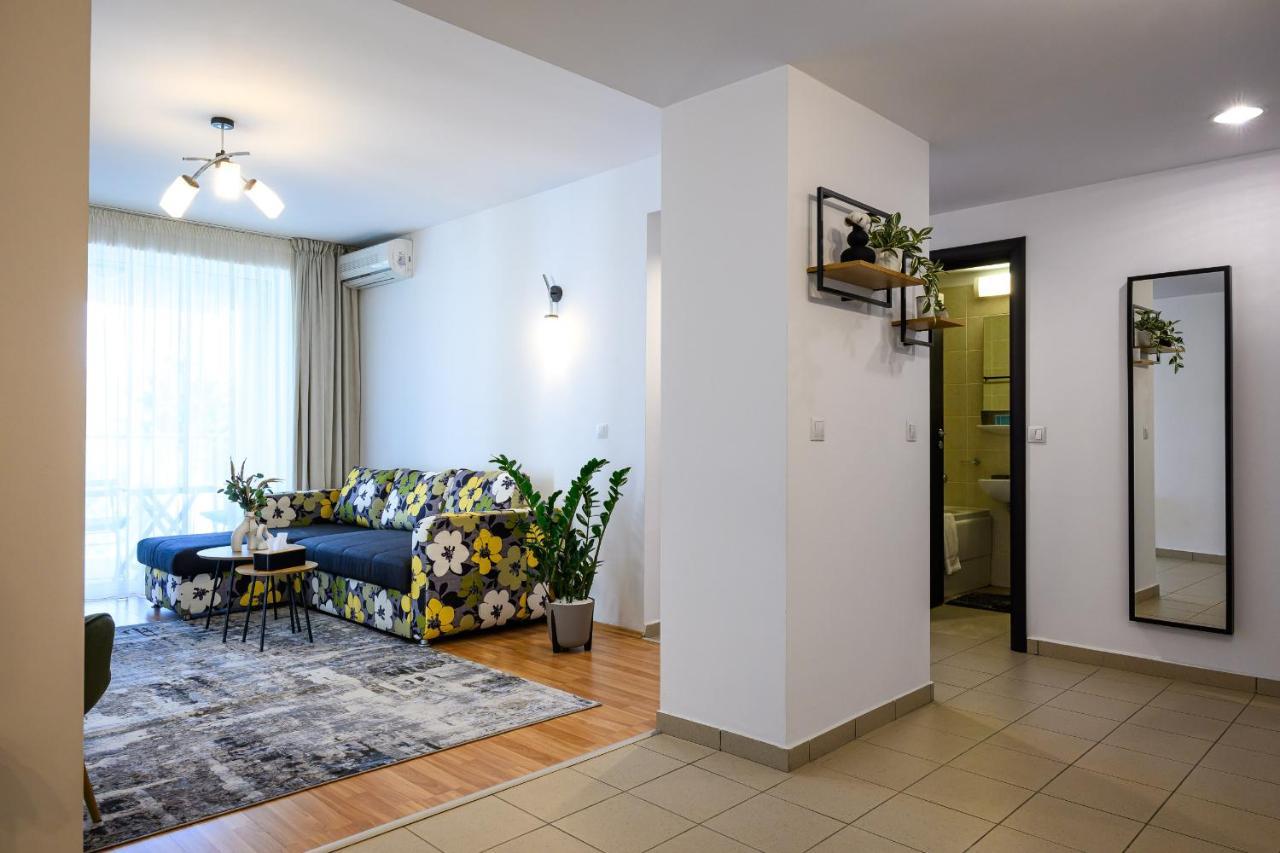 Eme-rose Condo, Free Guarded Parking & Gym *