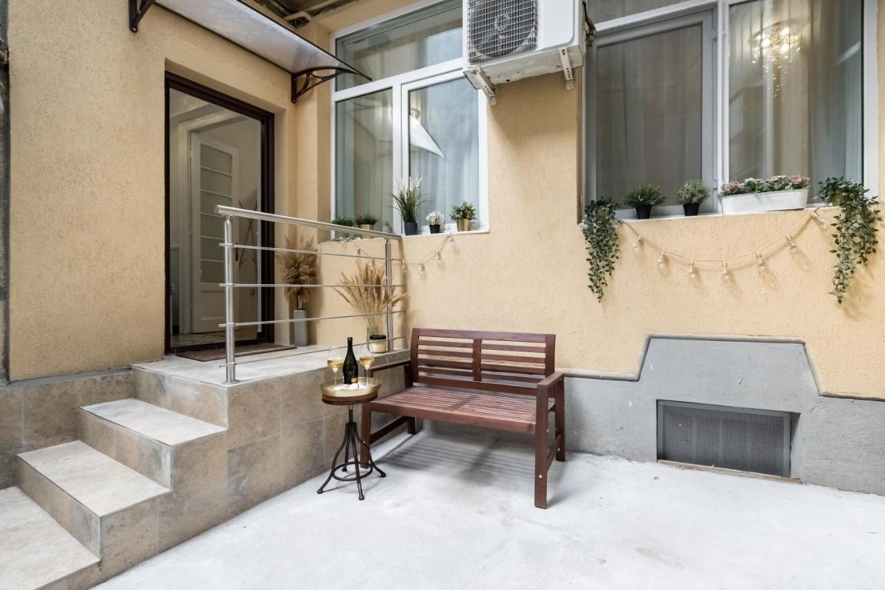 Athenee Parisian Apartament *