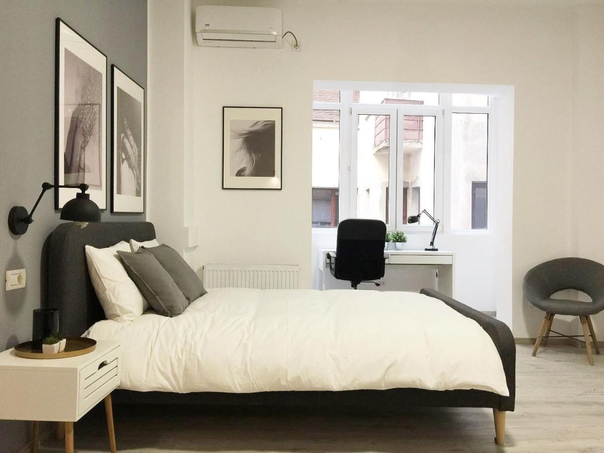 Perfect Home: Cozy 2br & Balcony Apartment Bucharest