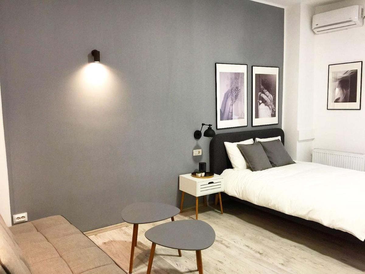 Perfect Home: Cozy 2br & Balcony