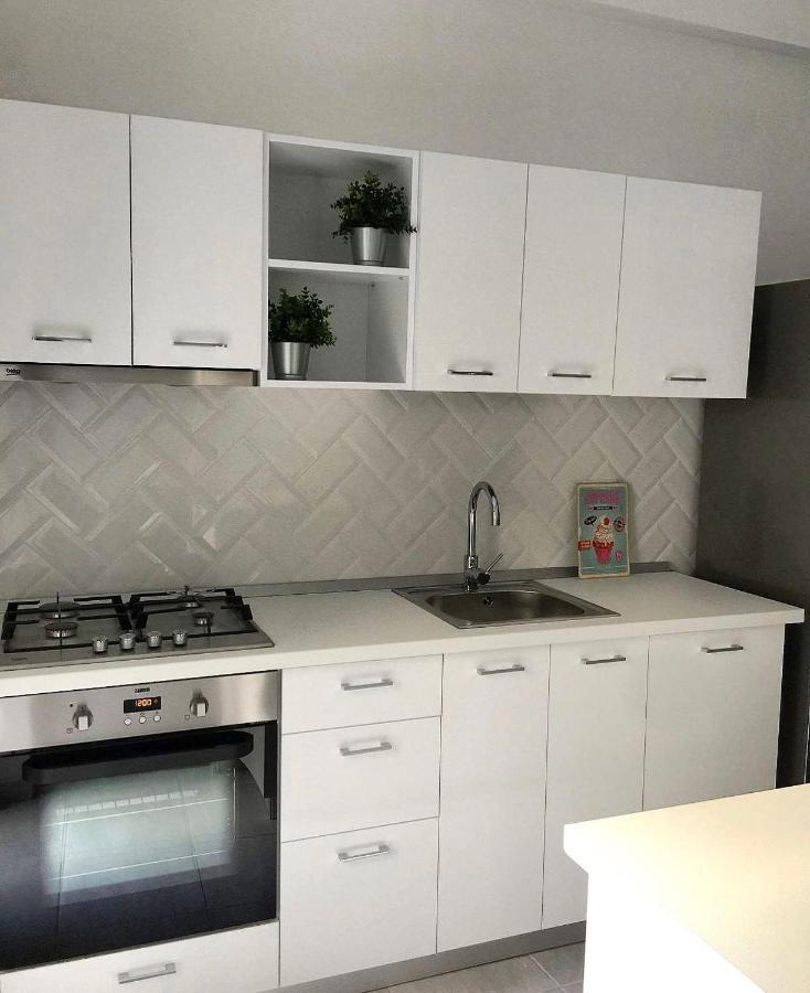 Perfect Home: Cozy 2br & Balcony Bucharest