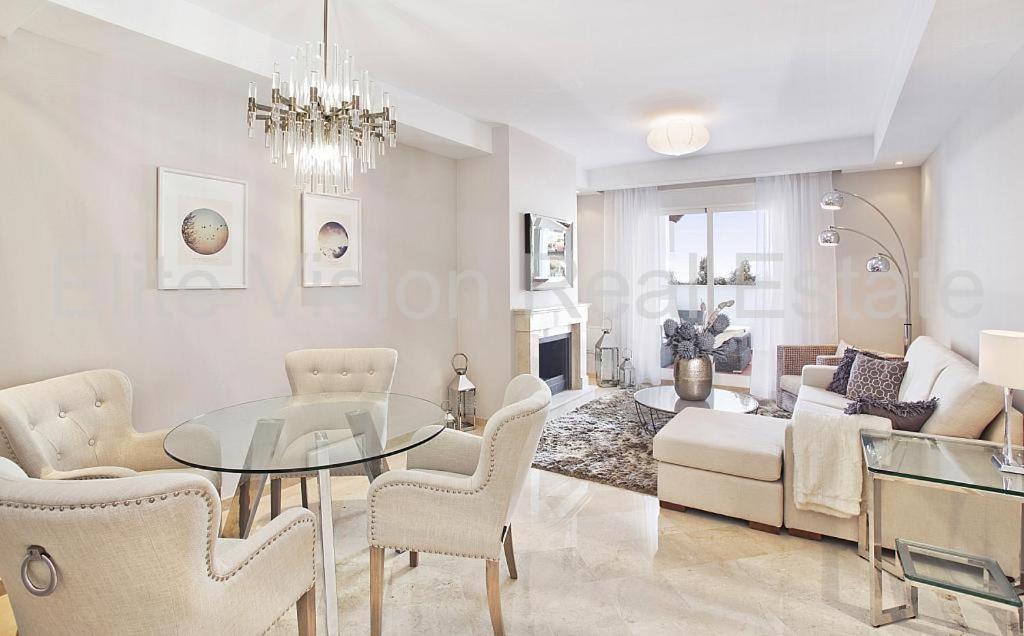 Regim Hotelier Sector 3 Apartment