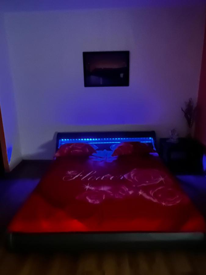 Crisshome1 *