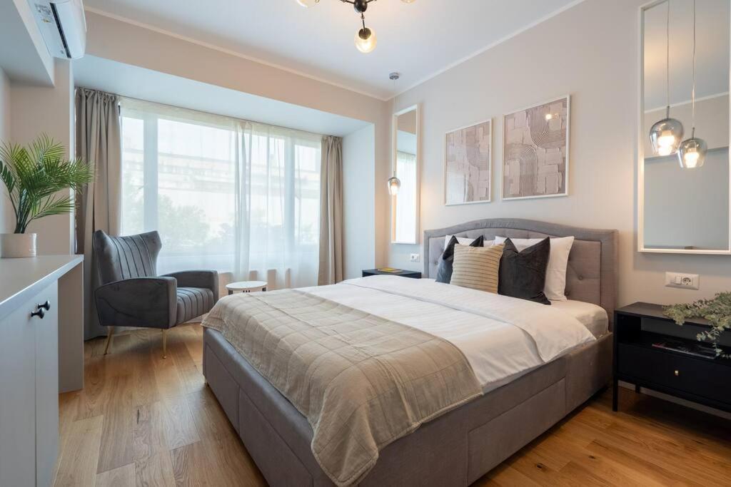 Bright & Calm - 2br - Location *