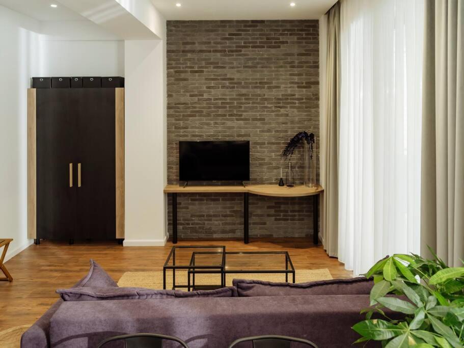 Apartament 1 - New Building & Parking