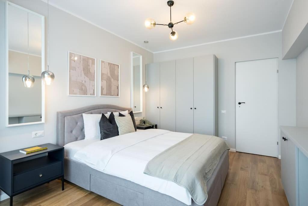 Bright & Calm - 2br - Location Apartment