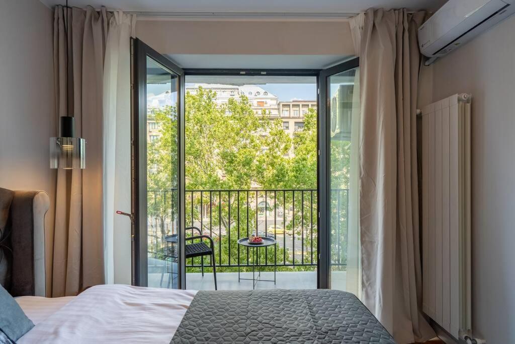 Sunny 2br Flat - Location - 3 Balconies Apartamento *