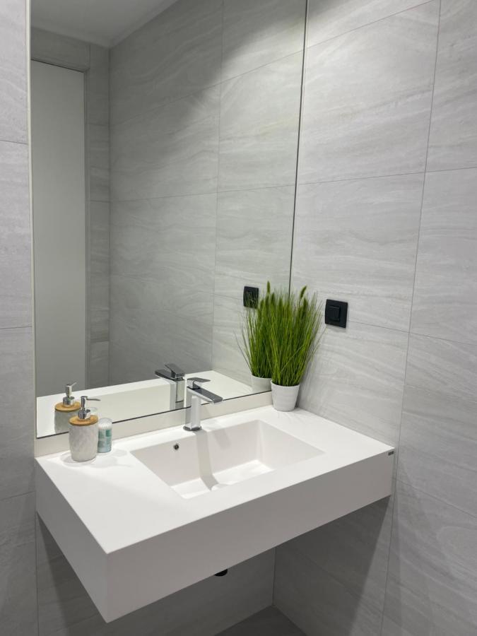 One Herastrau Vista 2 Bedrooms With View Apartment *