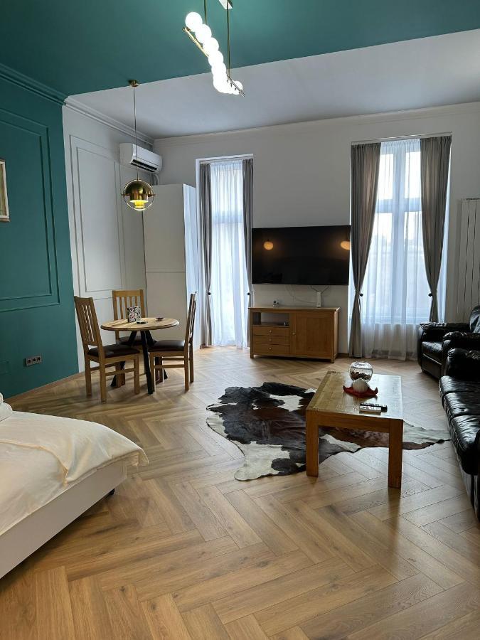 Oyster Flat Victoriei *