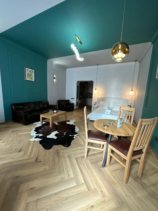 Oyster Flat Victoriei *