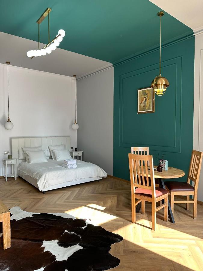Oyster Flat Victoriei *