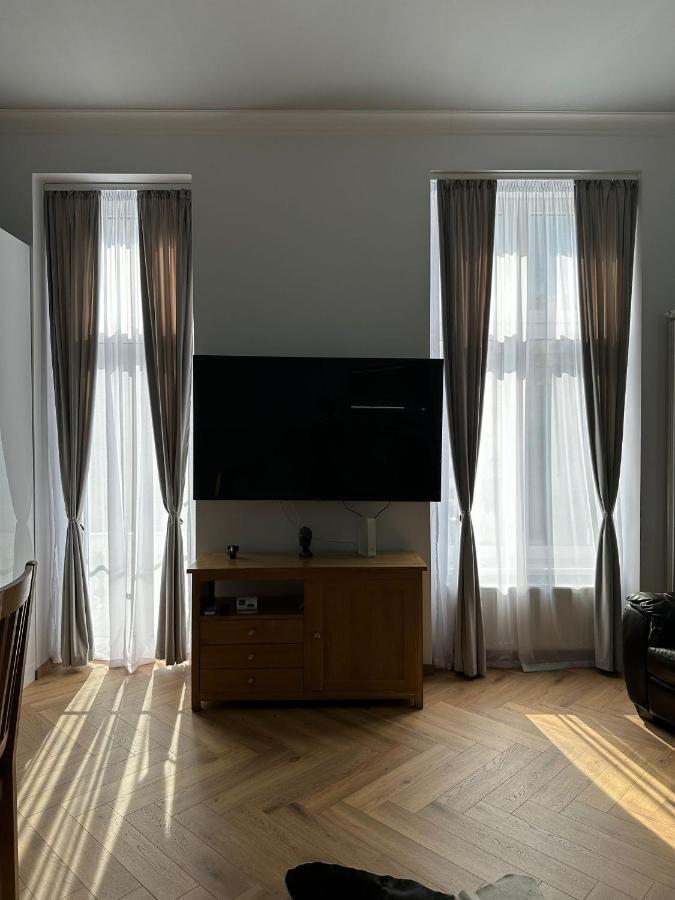 Oyster Flat Victoriei Bucharest