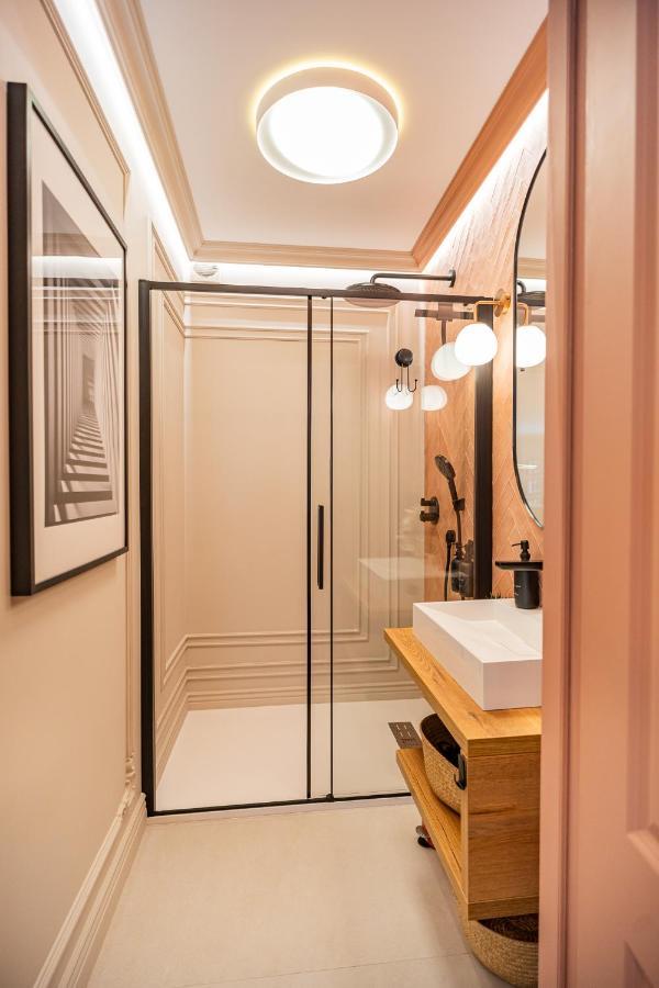 Apartment Pink Perfection - One-bedroom Gemstone Oasis Bucharest