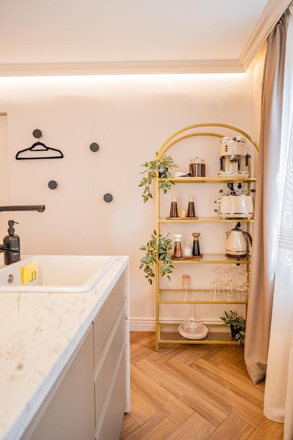 Pink Perfection - One-bedroom Gemstone Oasis Apartment *