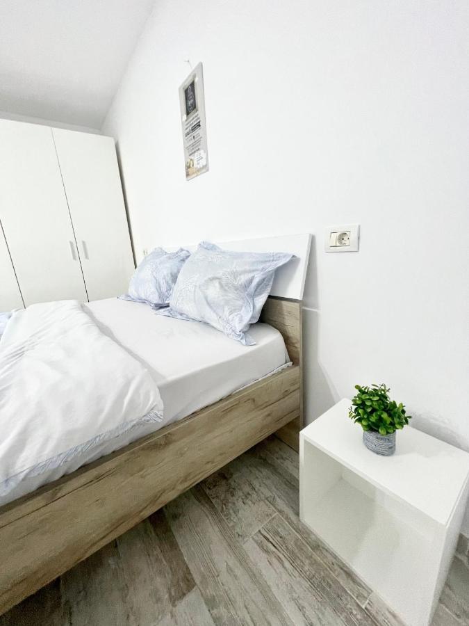 Apartment Temple 4 *