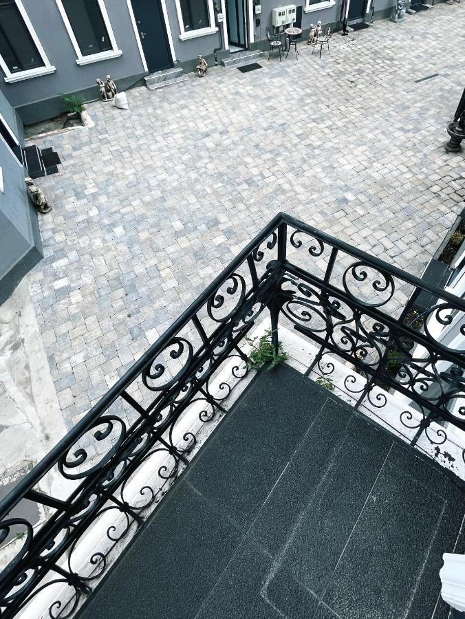 Mansion 10