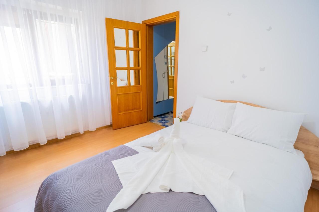Serene 1br With Workspace Apartment *
