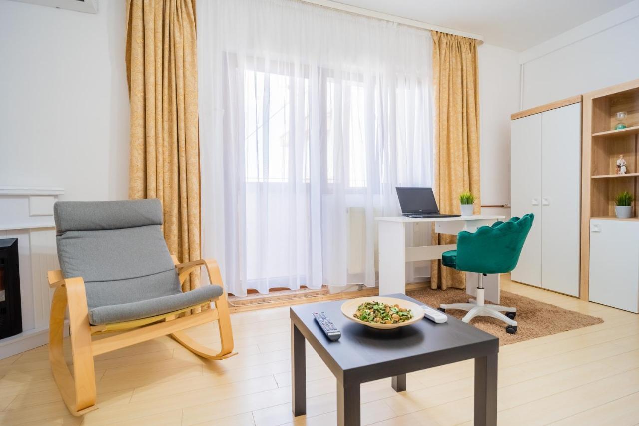Serene 1br With Workspace
