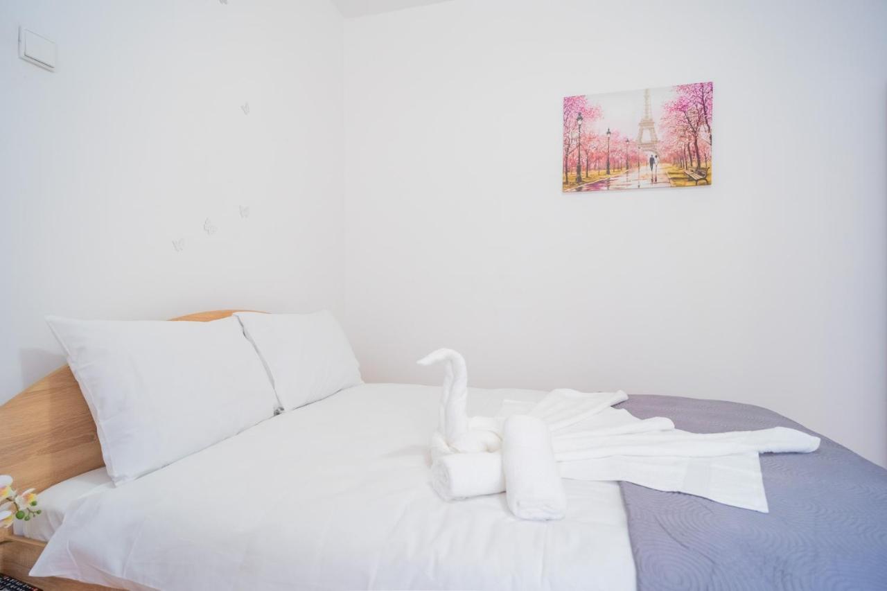 Serene 1br With Workspace Apartment