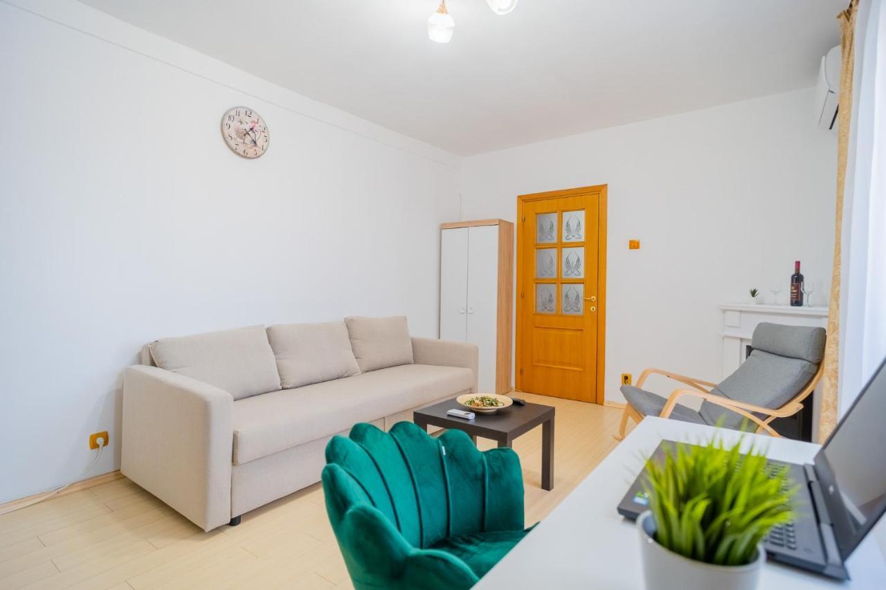 Serene 1br With Workspace *