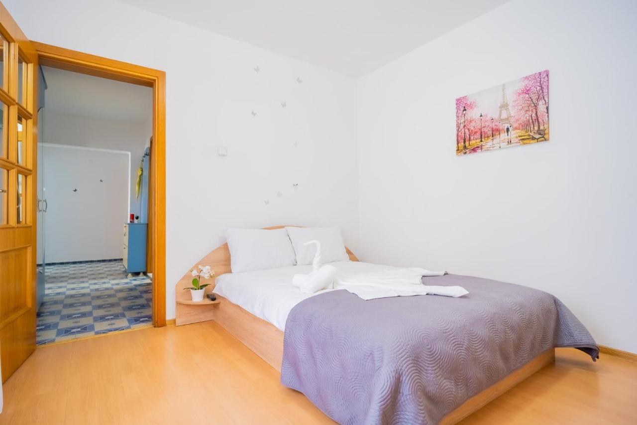 Serene 1br With Workspace Apartment