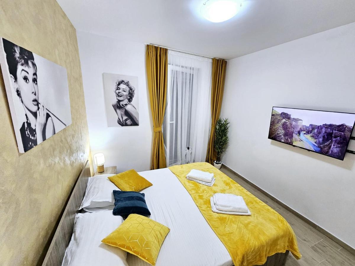 Lovely New Balcony Cismigiu Park - Pop5 Apartament *