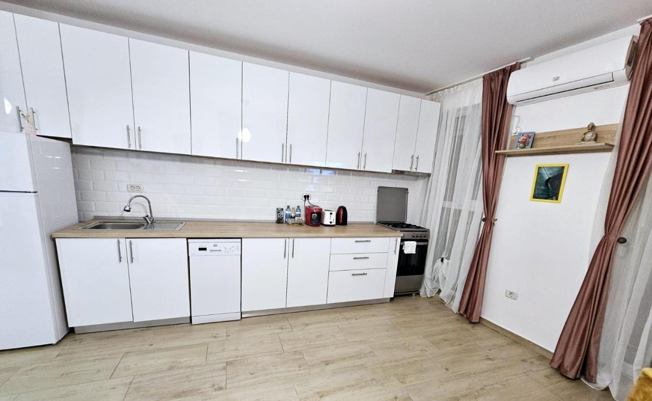 Lovely New Balcony Cismigiu Park - Pop5 Apartament *
