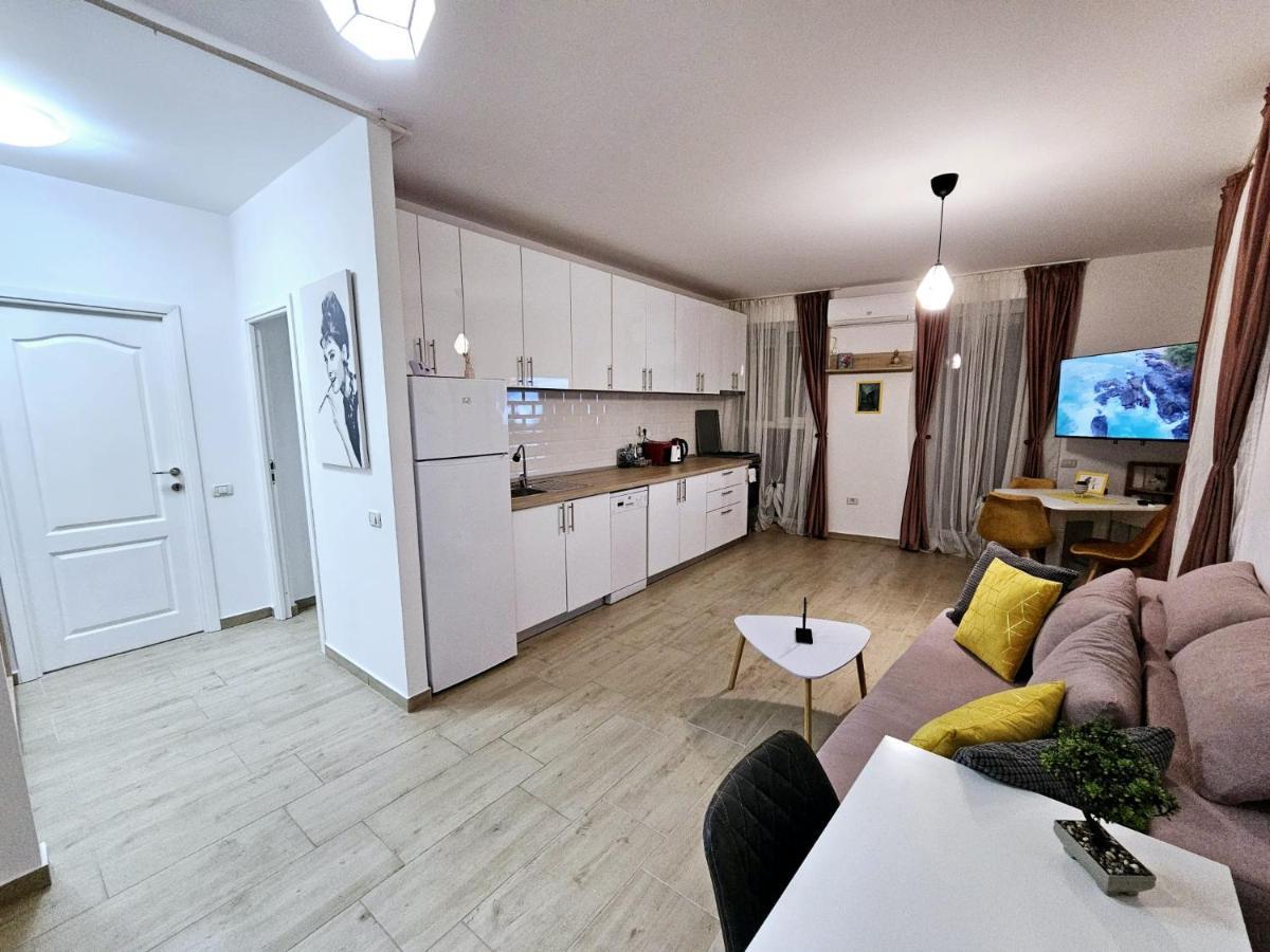 Lovely New Balcony Cismigiu Park - Pop5 Apartament *