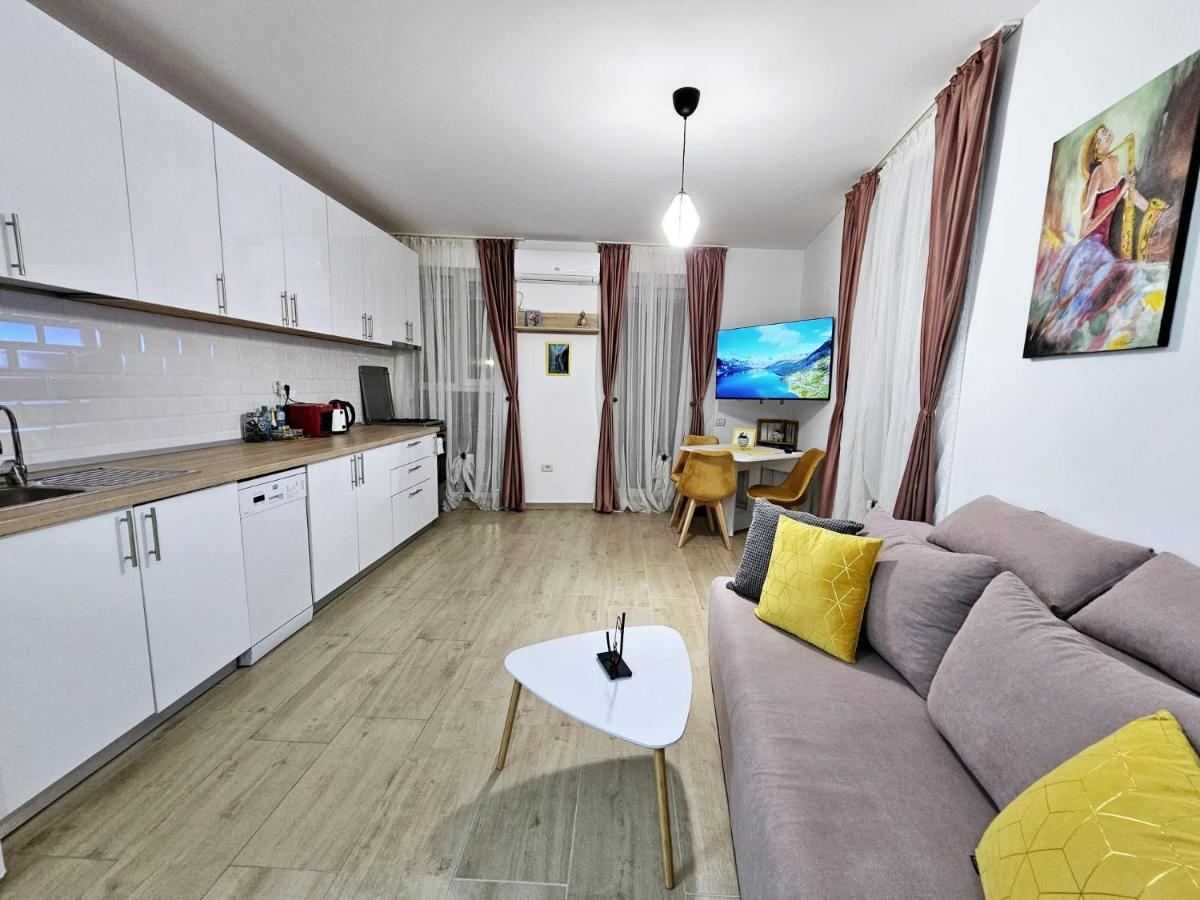 Lovely New Balcony Cismigiu Park - Pop5 Apartament *