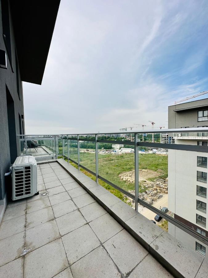 Executive Duplex With Balcony, Skyline Views & Free Parking Apartment