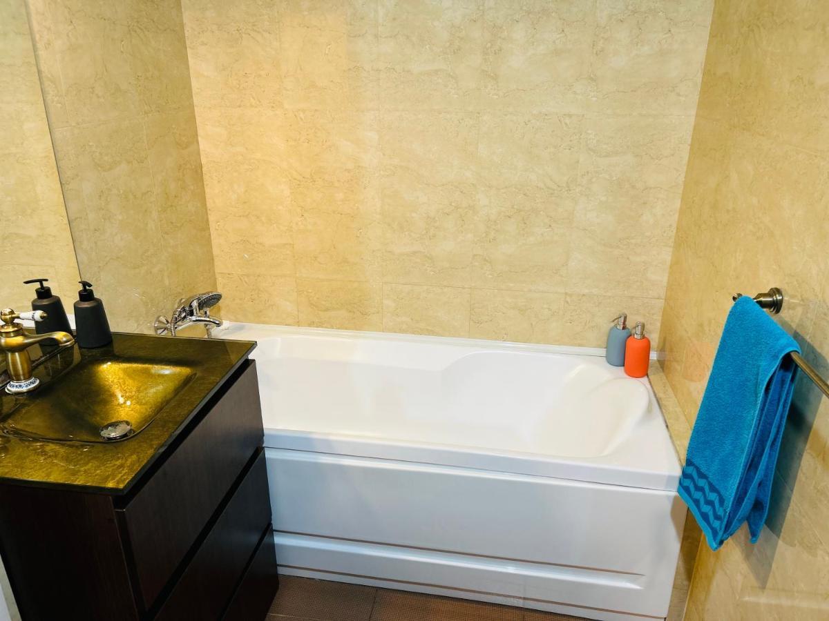 Apartment Near The Center, Subway, Mall And Park