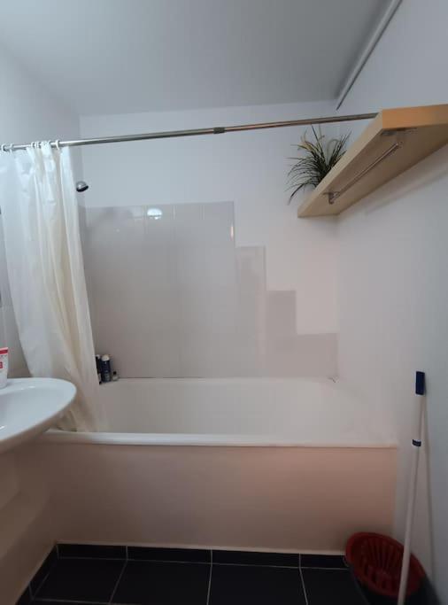 Minimalist Apartament Bucureşti