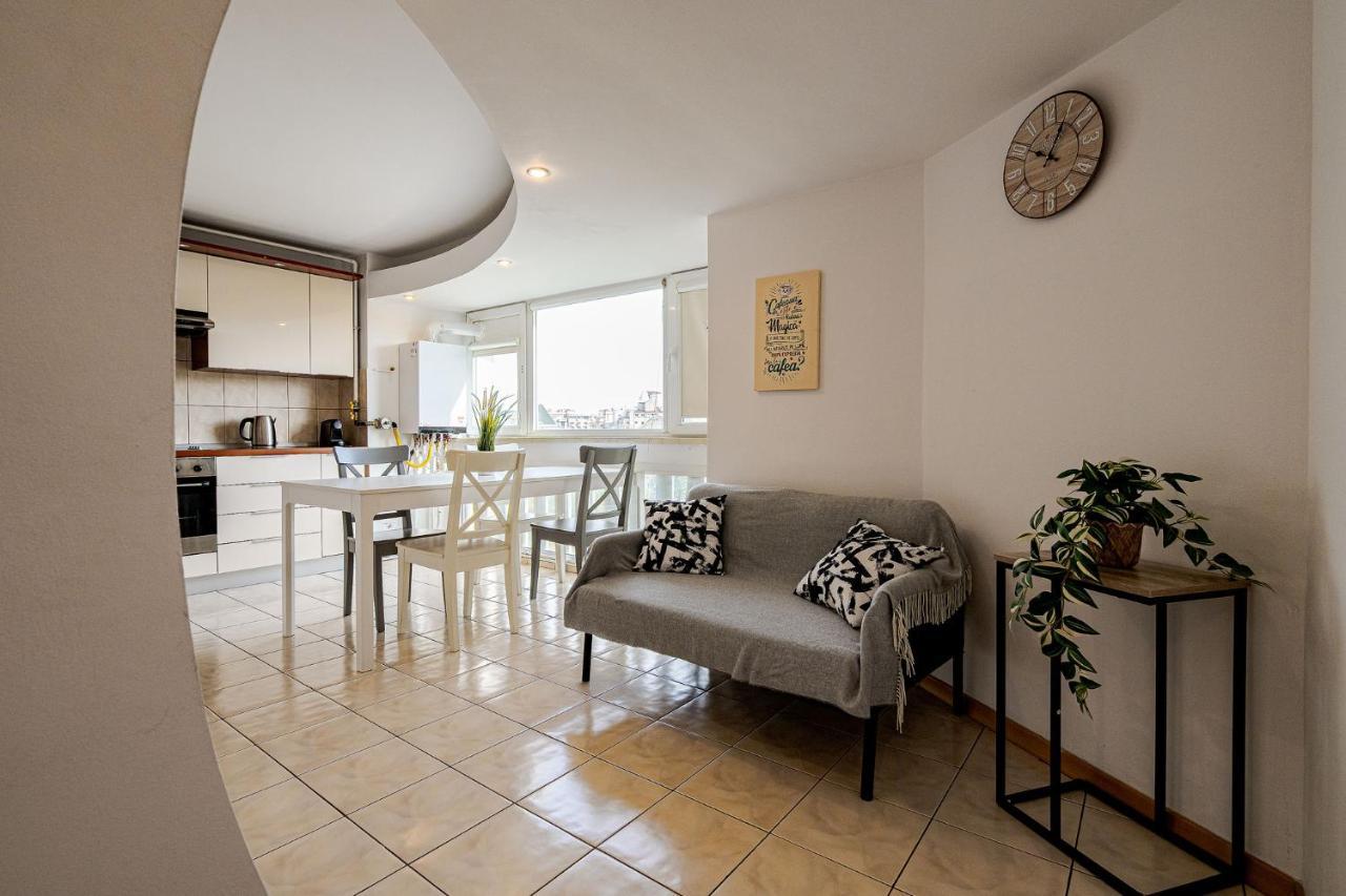 Old Center River View-4br-parliament-metro-park *