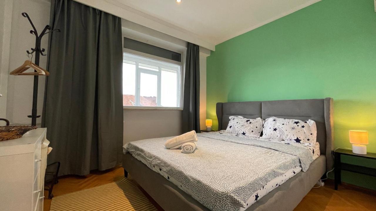 Terrace Balcony Downtown Delight Old Town Oasis Center Universitate Square Old Town Apartment *