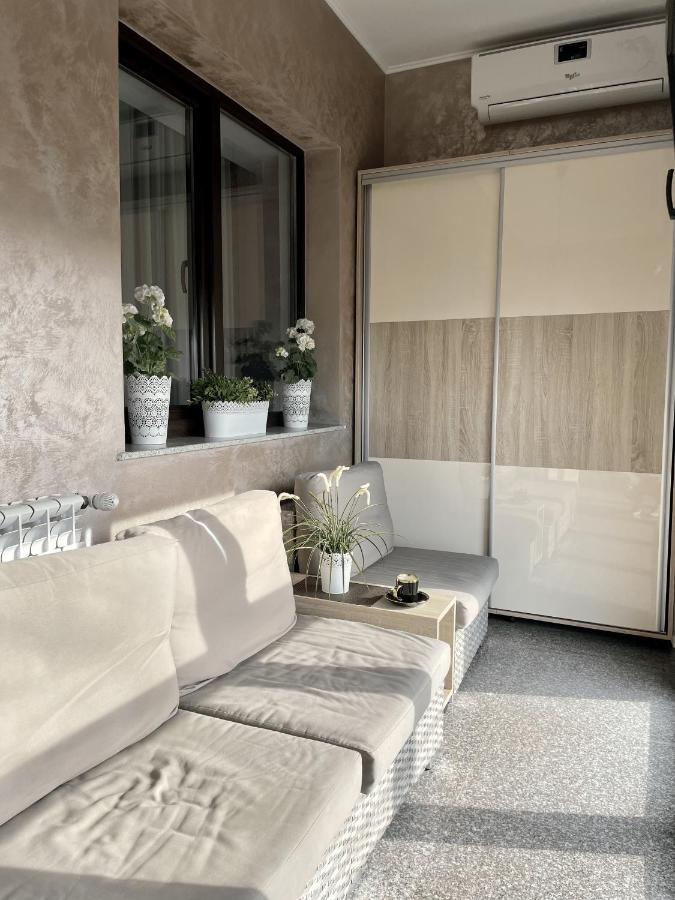 Apartment Away From - Dristor Bucharest