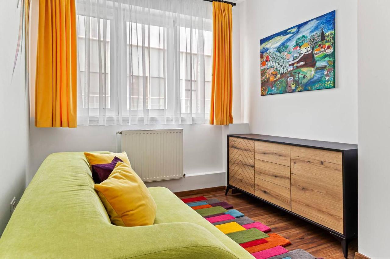 Downtown Jungle Vibes Apartment *