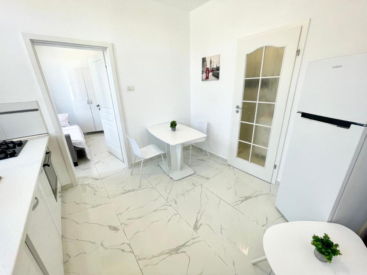 10 Apartament Bucureşti
