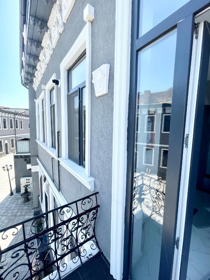 10 Apartament