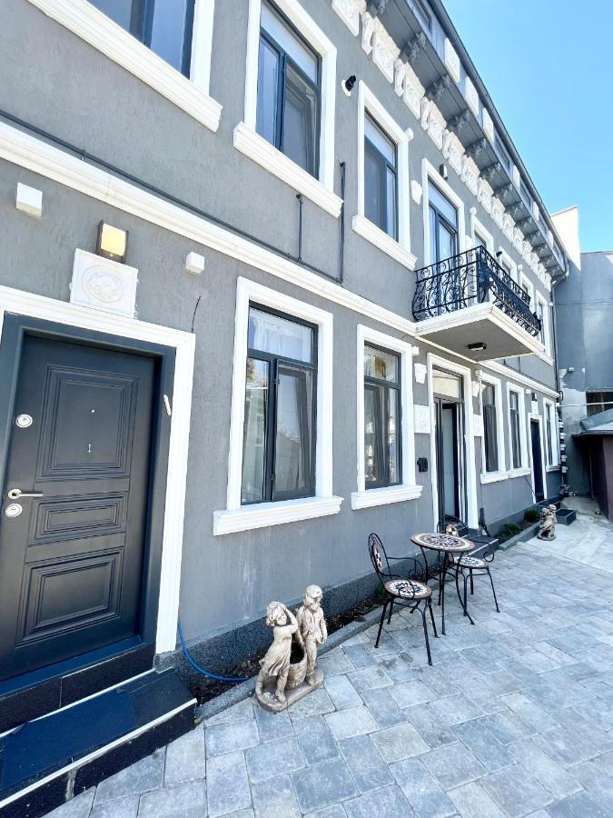 Apartament 10 Bucureşti